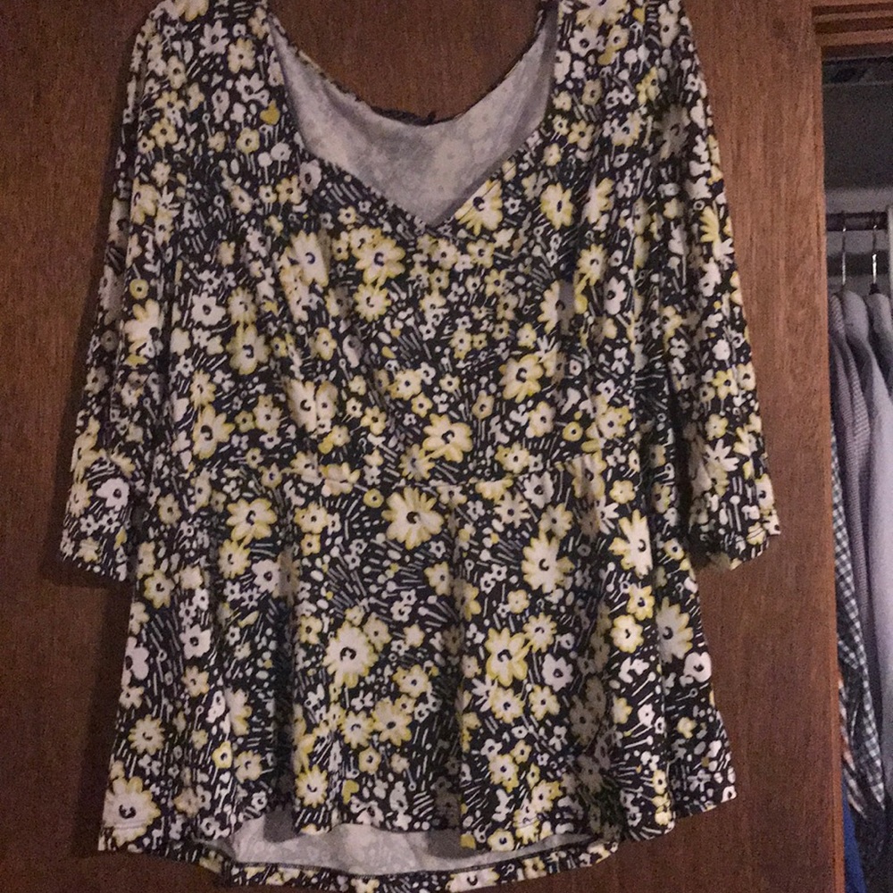 Adorable Peplum tip from Gwynnie Bee. Size 1x